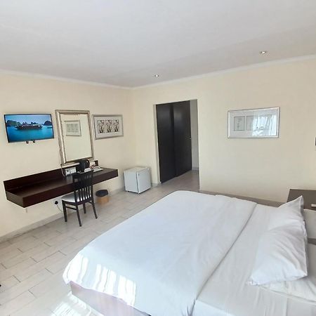 Villa Via Hotel Мидранд Екстериор снимка