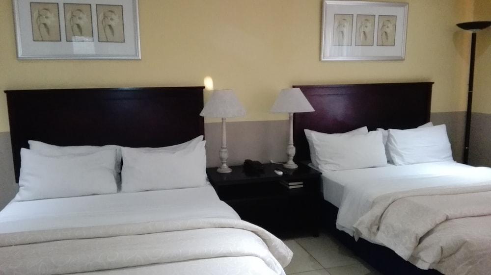 Villa Via Hotel Мидранд Екстериор снимка