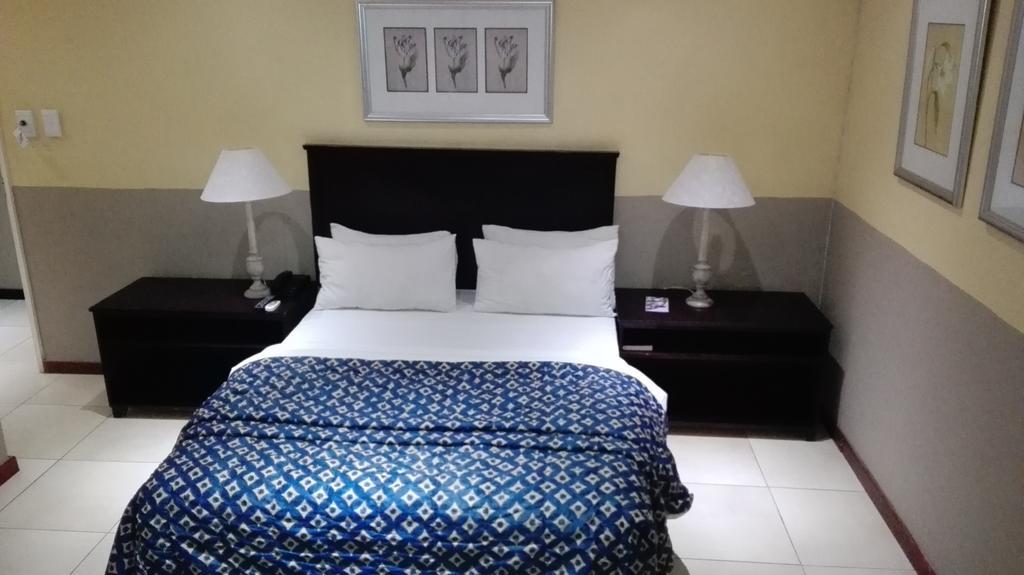 Villa Via Hotel Мидранд Екстериор снимка