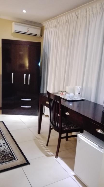 Villa Via Hotel Мидранд Екстериор снимка