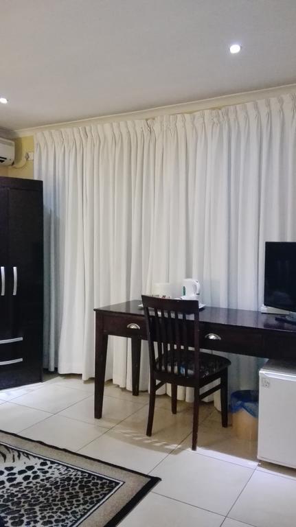 Villa Via Hotel Мидранд Екстериор снимка