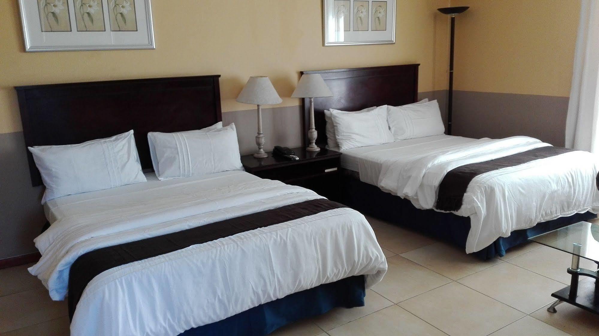 Villa Via Hotel Мидранд Екстериор снимка