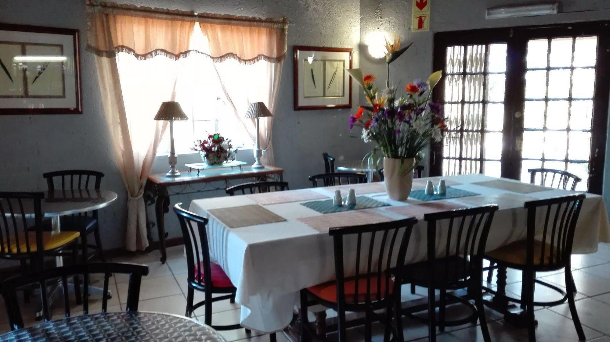 Villa Via Hotel Мидранд Екстериор снимка