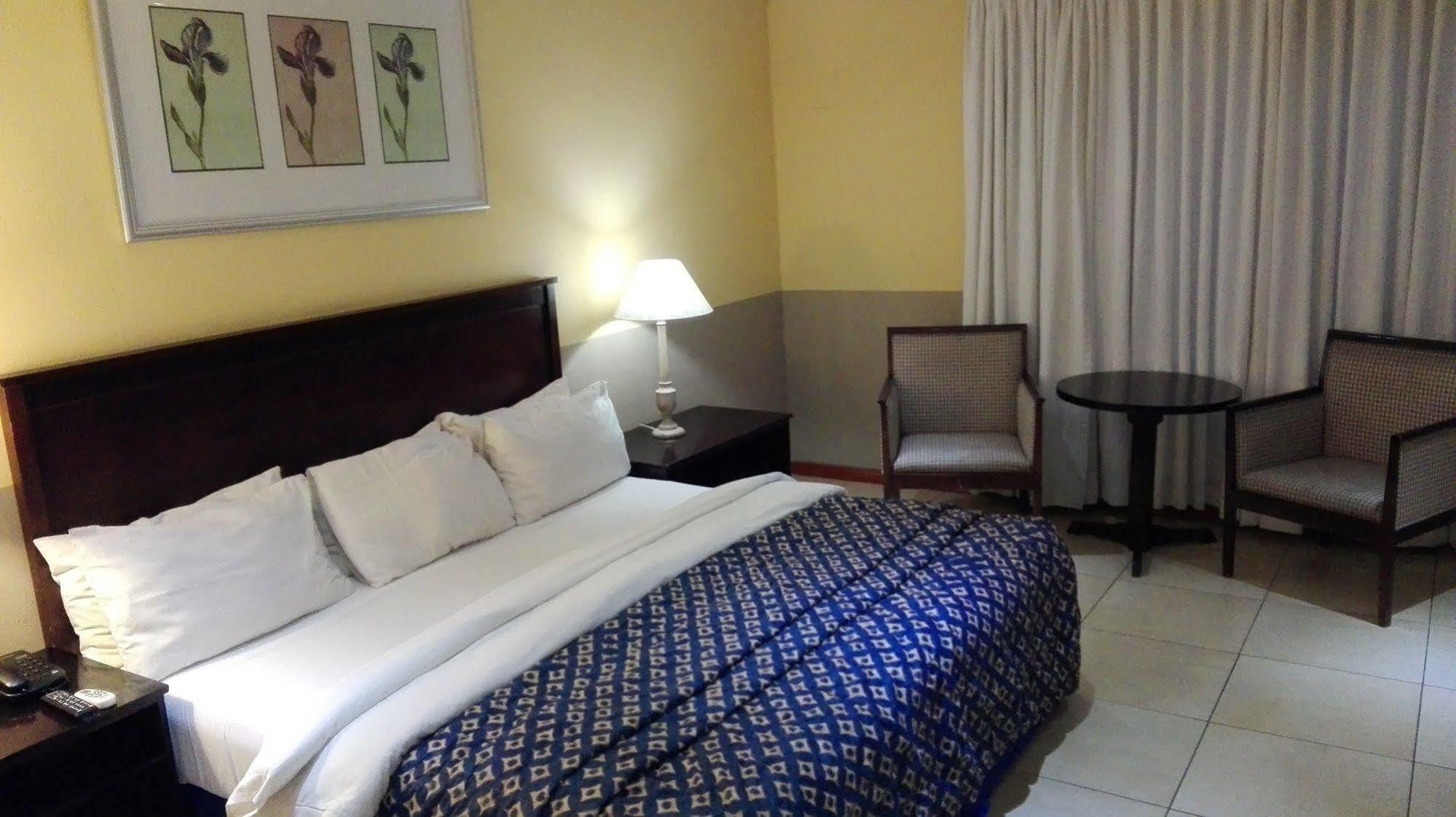 Villa Via Hotel Мидранд Екстериор снимка