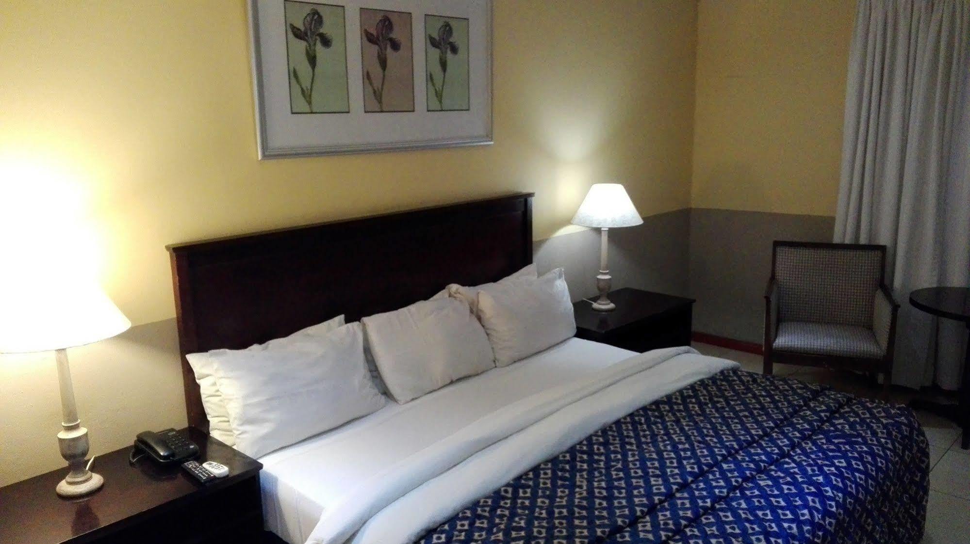 Villa Via Hotel Мидранд Екстериор снимка