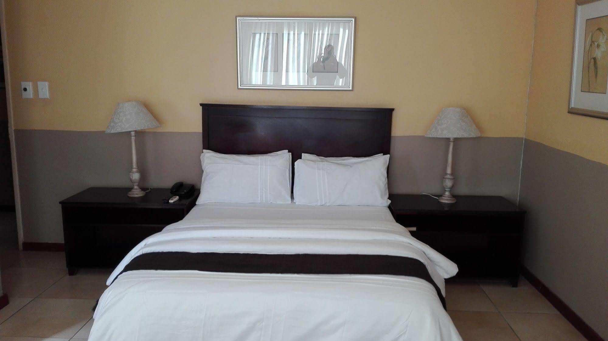 Villa Via Hotel Мидранд Екстериор снимка